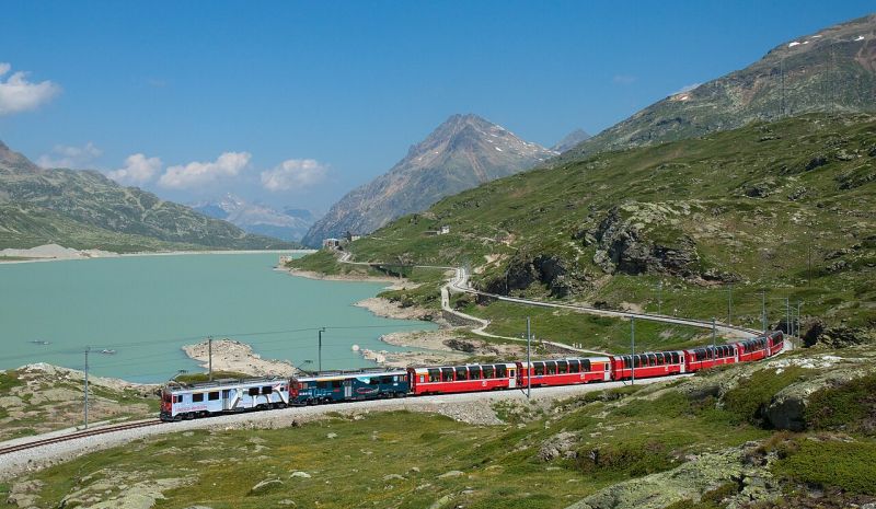 Dolu Dolu Alpler’de 5 Ülke Turu ve Bernina Ekspresi Rotası (GVA-GVA)